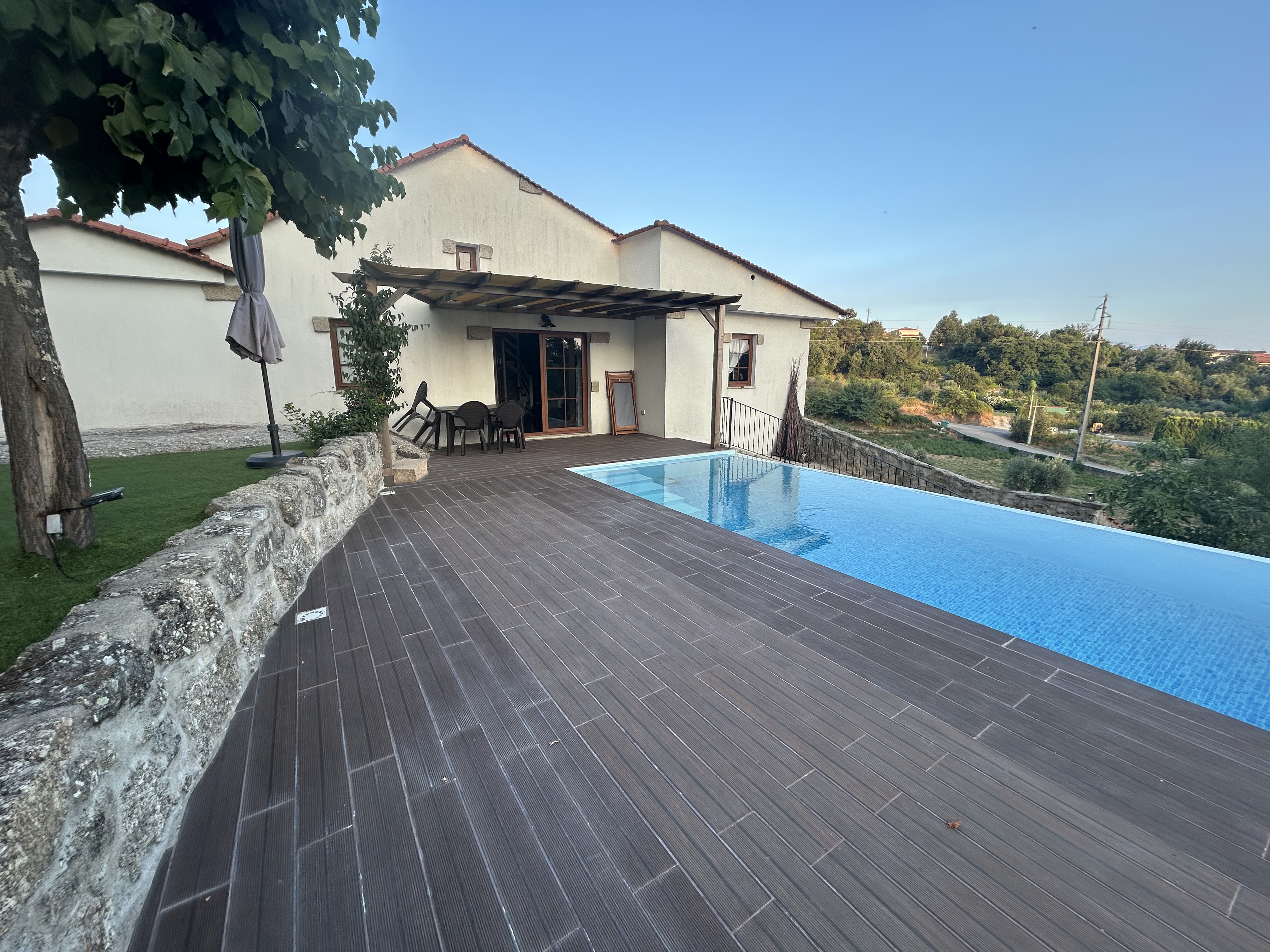 Quinta da Pena - Vista da piscina e jardim